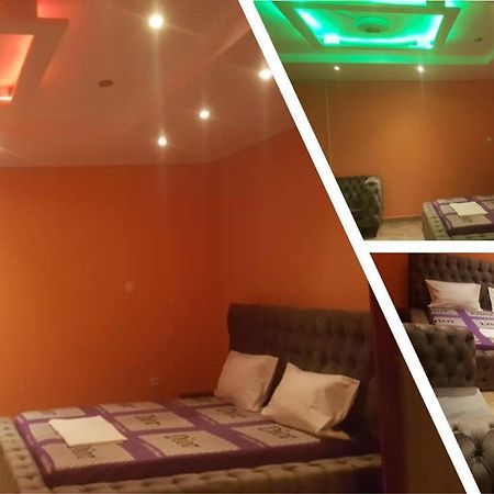 Cave Royale - Chambres-Studios-Apparts Meubles - Logpom Hopithal Des Soeurs Apres Camara Laye Douala Exterior photo