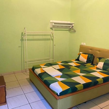 Cave Royale - Chambres-Studios-Apparts Meubles - Logpom Hopithal Des Soeurs Apres Camara Laye Douala Exterior photo