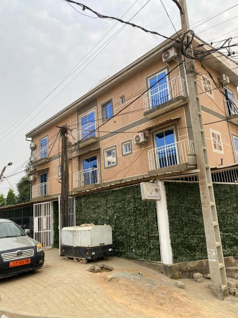 Cave Royale - Chambres-Studios-Apparts Meubles - Logpom Hopithal Des Soeurs Apres Camara Laye Douala Exterior photo